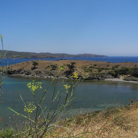 Tranquilos Estudios Cerca De La Playa Кадакес Экстерьер фото