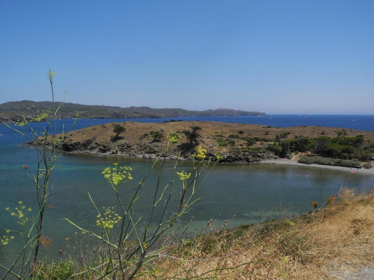 Tranquilos Estudios Cerca De La Playa Кадакес Экстерьер фото